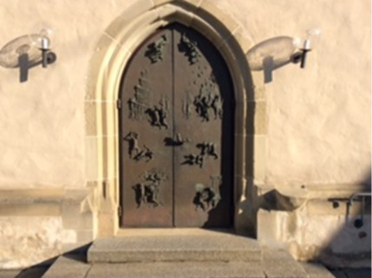 Die Pforte der ev. Kirche Strümpfelbach